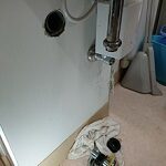 洗面所排水Pトラップ取り外し中の画像