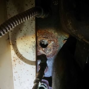 キッチン水栓金具台付2穴取り付け部裏側