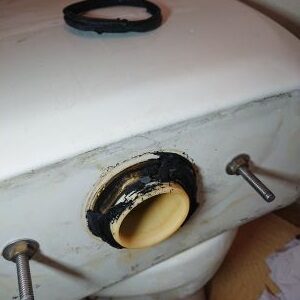 トイレタンク密結パッキンぼろぼろの画像